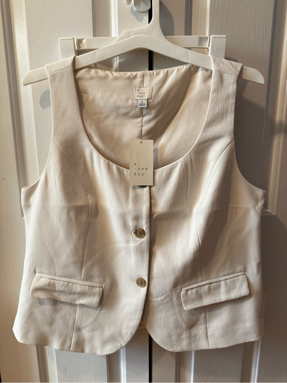 Women's Signature Crepe Scoop
Vest - A New Day™ Size Lg NWT